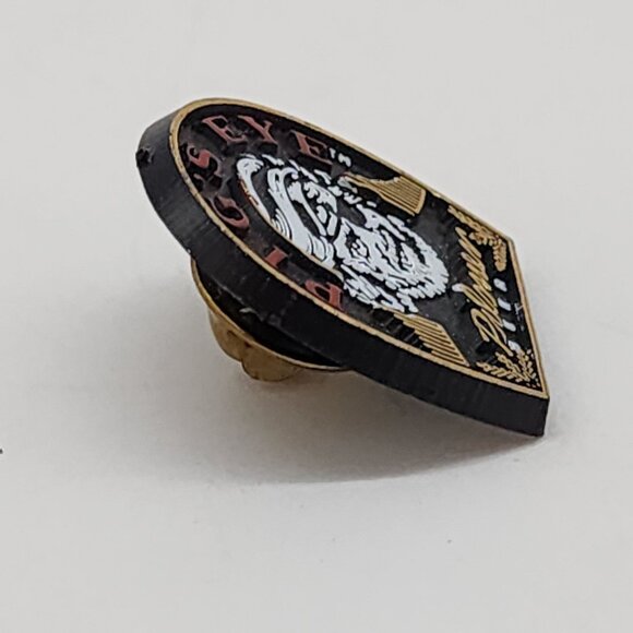 Pigs Eye Pilsner Beer Pin Badge Vintage Collectible Lapel Pin - Picture 3 of 6
